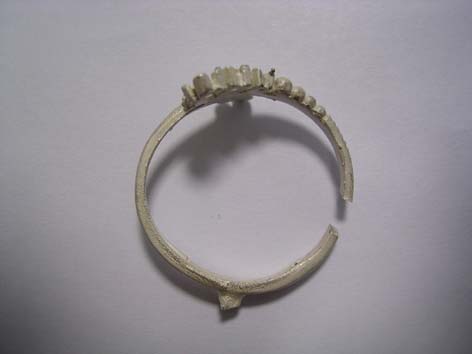 What can cause the breakage of silver pieces after extinguishing the cylinder in water?